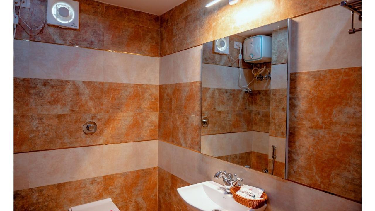 Hotel Dc Star Tarapith Buitenkant foto